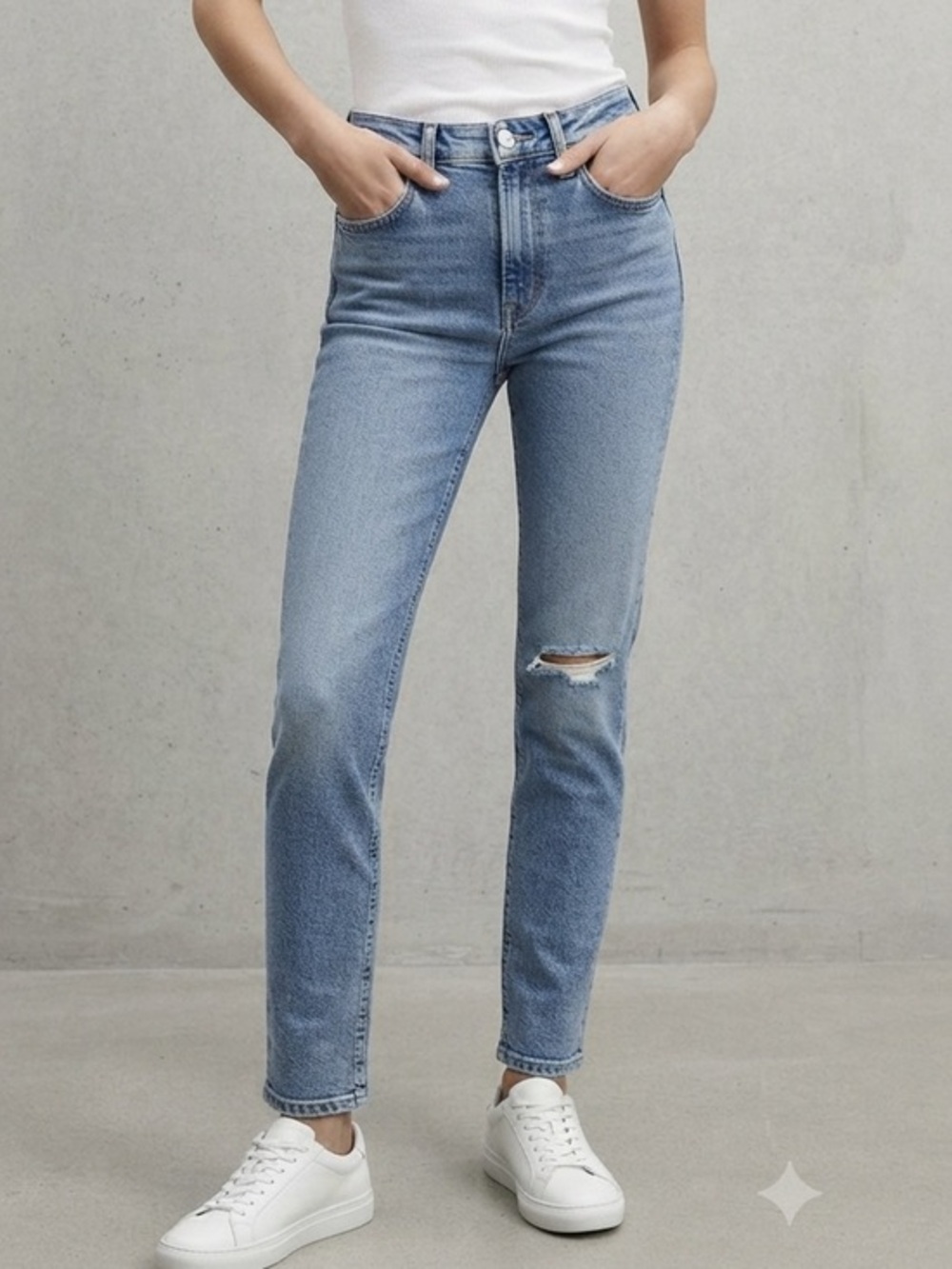 H&M Blue Midrise Vintage Slim Highrise Distressed Jeans Size 6 Cotton